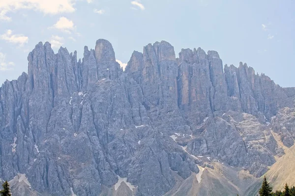 白云石 白云石是意大利东北部的一个山脉 它们是南石灰岩阿尔卑斯山的一部分 从西部的阿迪吉河一直延伸到东部的皮亚夫山谷 — 图库照片
