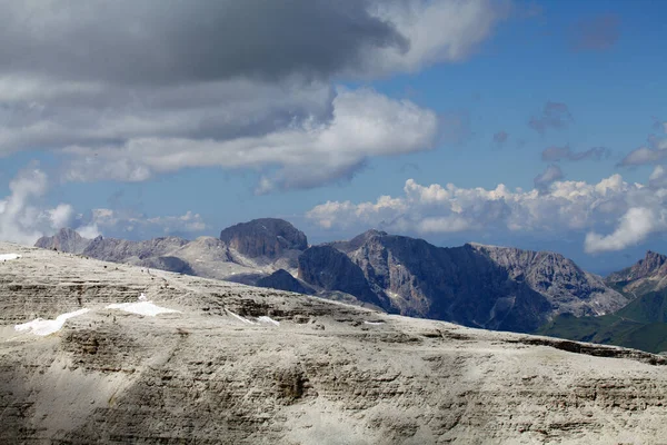 在白云石的Sella群中的风景 白云石是意大利东北部的一个山脉 它们是南石灰岩阿尔卑斯山的一部分 从西部的阿迪吉河一直延伸到东部的皮亚夫山谷 — 图库照片