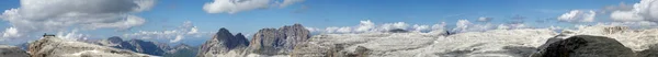 ドロマイトのセラグループの風景です ドロマイト山脈 Dolomites イタリア北東部の山脈 彼らは南石灰岩アルプスの一部を形成し 西のアディジェ川から東のピアブ渓谷まで広がっています — ストック写真