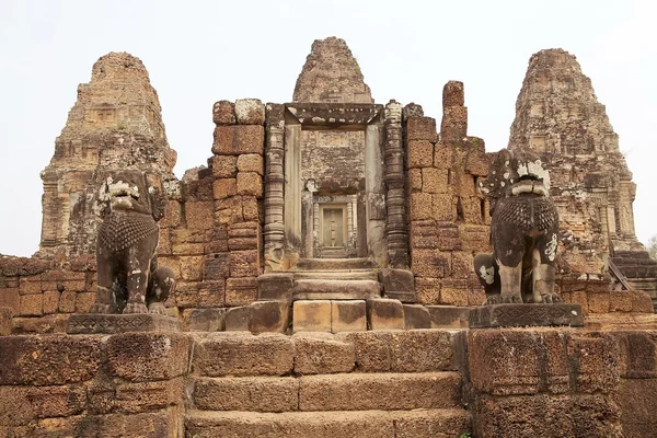 Ruínas do templo de mebon oriental — Fotografia de Stock