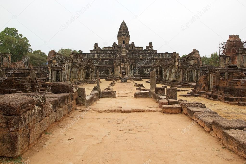 Bakong temple ruins