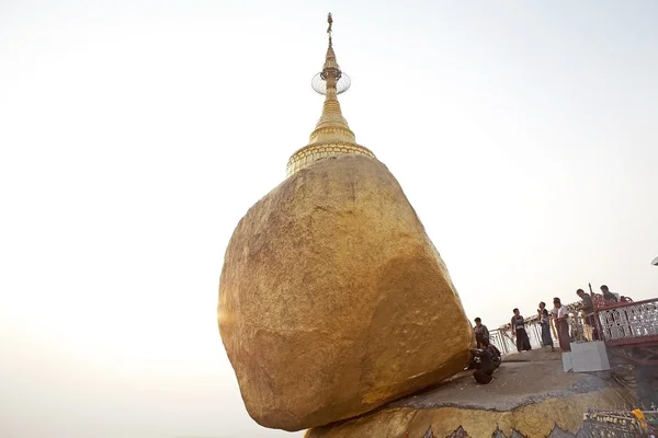 Pedra dourada — Fotografia de Stock