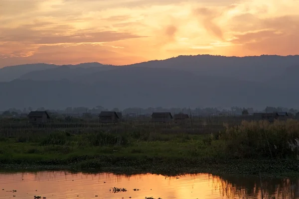 Inle λίμνη στο ηλιοβασίλεμα — Φωτογραφία Αρχείου