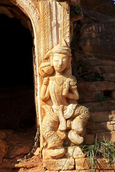 Shwe inn Дайна пагода комплекс — стокове фото