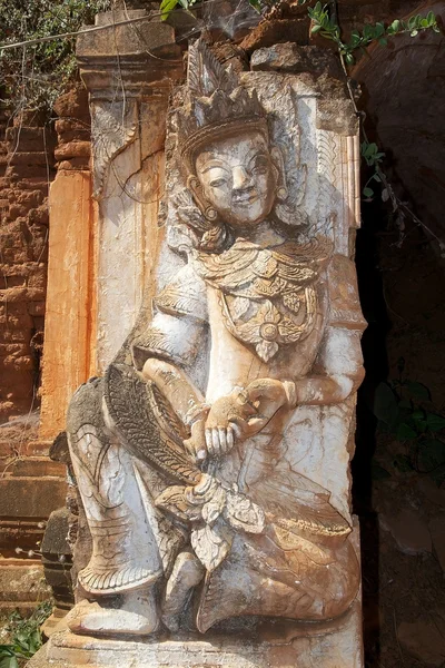 Shwe Inn Dain Pagoda complex — Stock Photo, Image