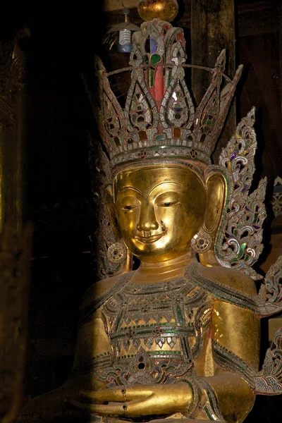 Buddha-Bild im Nga Phe Chaung Kloster myanmar — Stockfoto