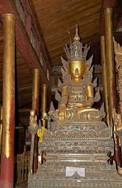 Buddha image at Nga Phe Chaung Monastery Myanmar — Stok fotoğraf