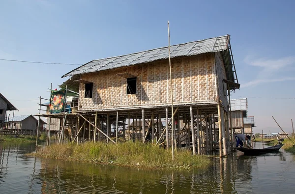 Traditional wooden stilt houses on the Lake Inle Myanmar — Stok fotoğraf