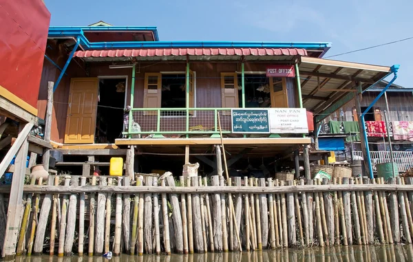 Traditional wooden stilt post office on the Lake Inle Myanmar — Stock fotografie