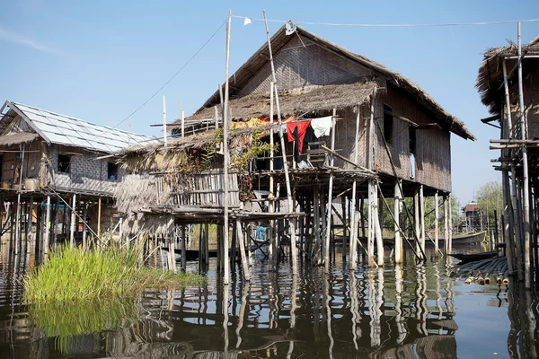 Traditional wooden stilt houses on the Lake Inle Myanmar — Stock Fotó