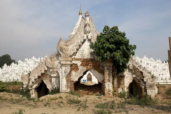 Hsinbyume Pagoda or Myatheindan Pagoda Myanmar — Stock Photo, Image