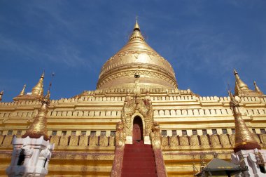 Shwezigon Pagoda, Bagan, Myanmar