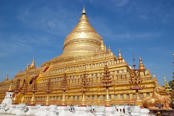Shwezigon pagode, Bagan, Mianmar — Fotografia de Stock