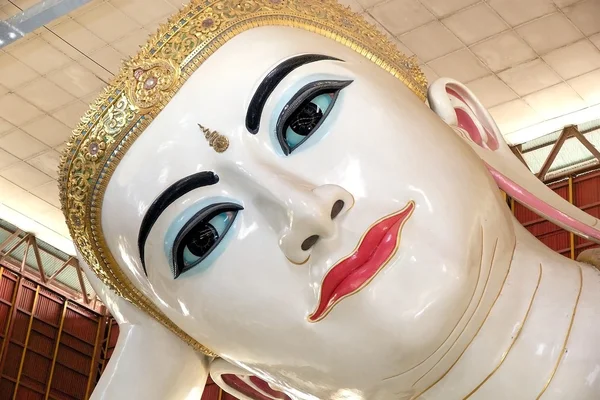 Chaukhtatgyi Bubbha Temple, Yangon, Myanmar — стокове фото