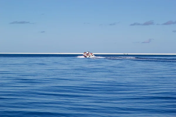 Barco de velocidade para Nosy Iranja, Madagascar — Fotografia de Stock