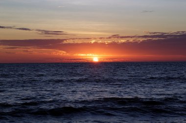 Cennet ve günbatımı denize