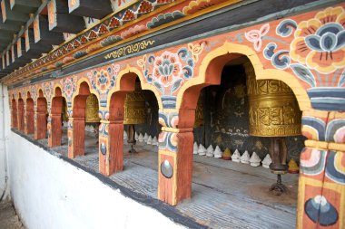 İbadet tekerlerimi Chimi Lhakang Manastırı, Punakha, Bhutan