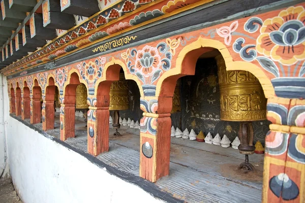 Rodas de oração no Mosteiro de Chimi Lhakang, Punakha, Butão — Fotografia de Stock