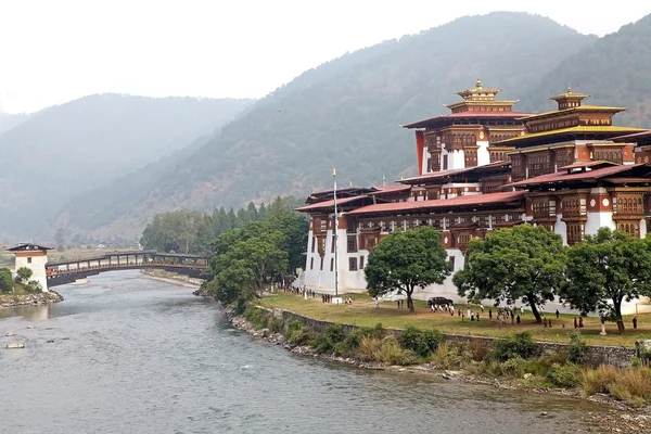 Punakha Dzong i most, Punakha, Bhutan — Zdjęcie stockowe