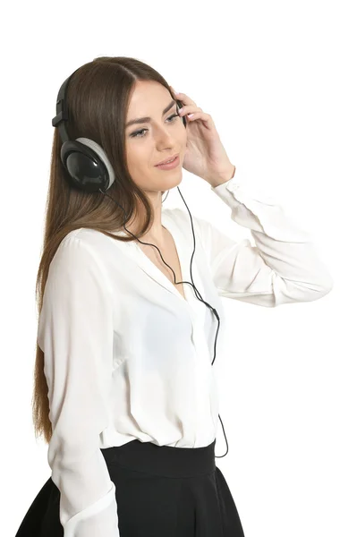 Chica escuchando música en los auriculares . —  Fotos de Stock