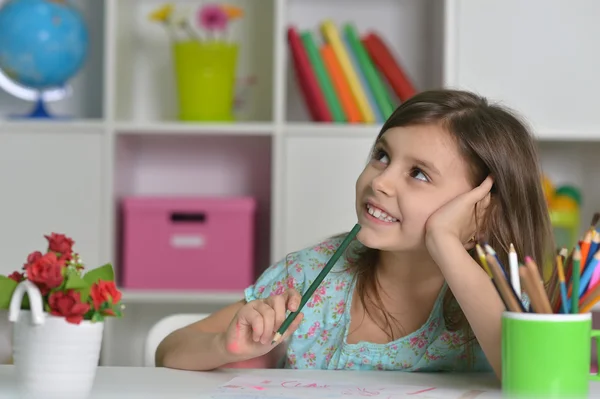 Petite fille dessin à la maison — Photo