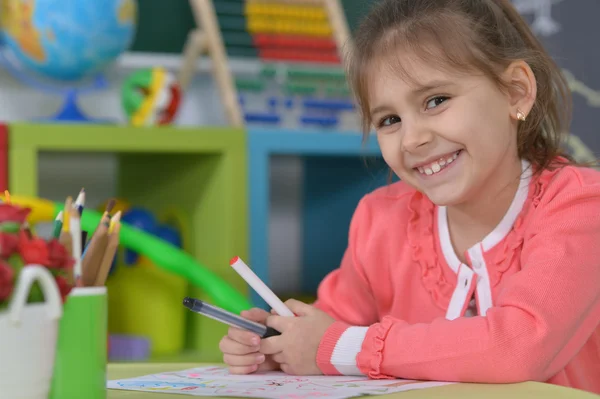 Petite fille dessin à la maison — Photo