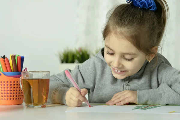 Menina desenho em casa — Fotografia de Stock