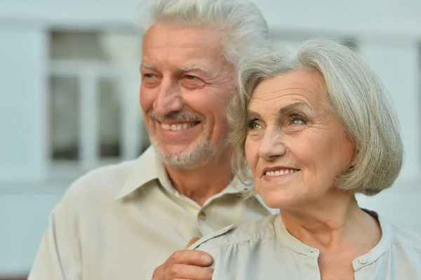 Gärna äldre par i stan — Stockfoto