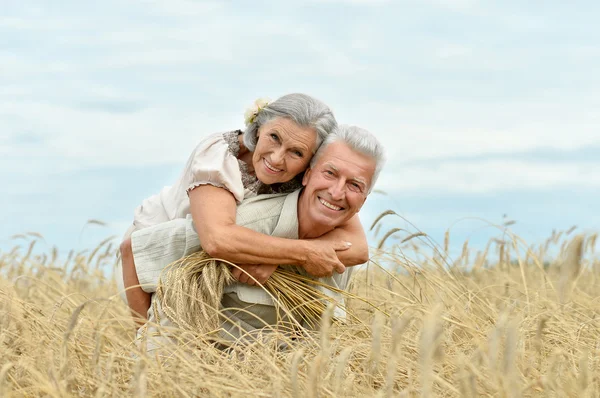 Happy senior couple in summer — Stock Photo, Image