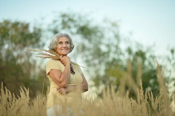 Senior woman in summer field — Stock Photo, Image