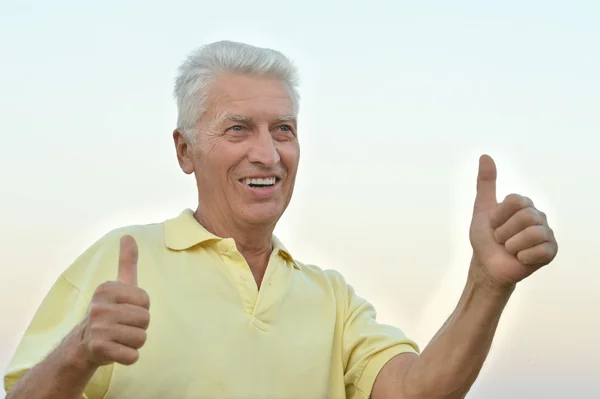 Mature man with thumbs up — Stock Photo, Image