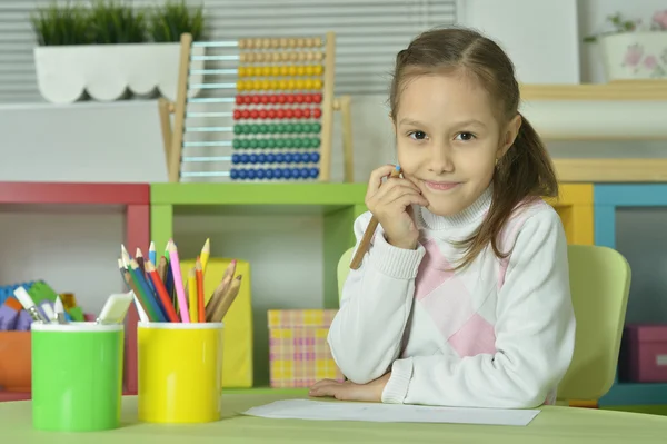 Menina desenho em casa — Fotografia de Stock