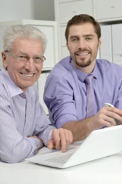 Business people working on laptop. — Stock Photo, Image