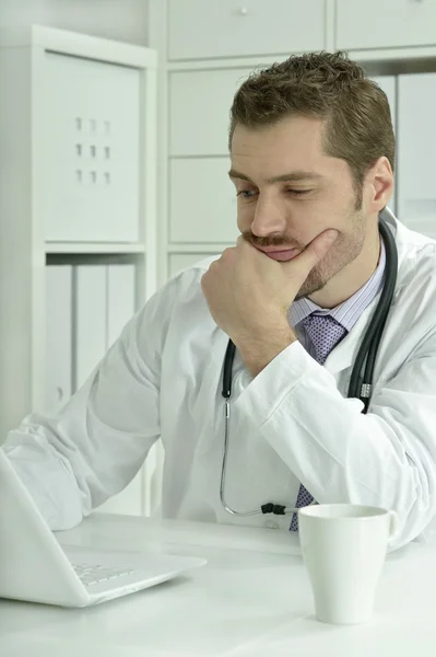 Medical doctor working with laptop — Stock Photo, Image