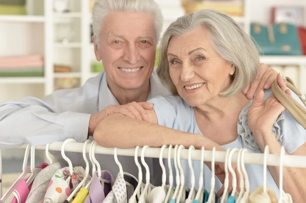Senior Couple  Shopping — Stock Photo, Image