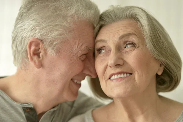 Feliz pareja de ancianos — Foto de Stock