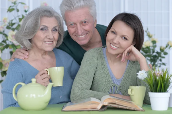 Adult daughter with senior parents — Zdjęcie stockowe