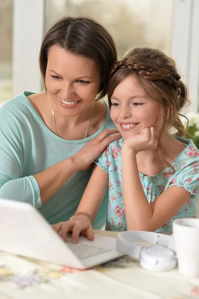 Middle-aged woman and little girl — Stock Photo, Image