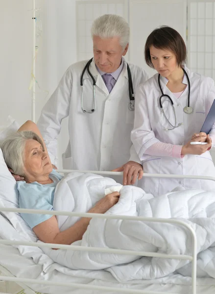 Senior woman in hospital — Stock Photo, Image