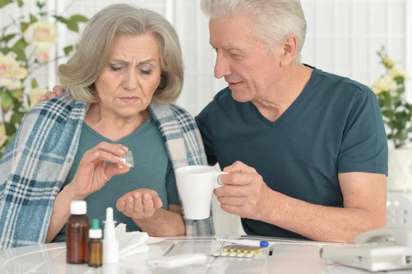 Zieke senior vrouw — Stockfoto