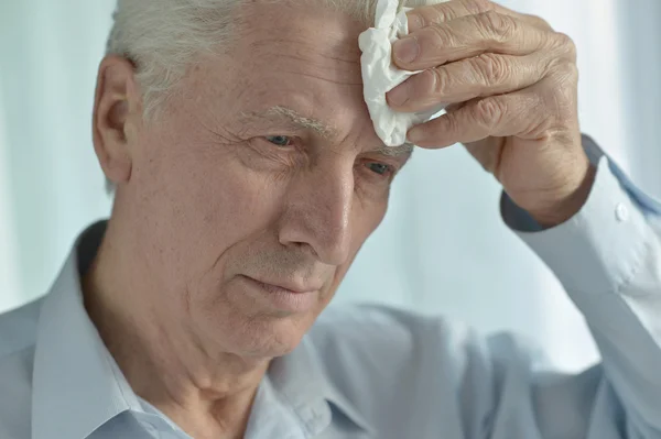 Sjuk äldre man — Stockfoto
