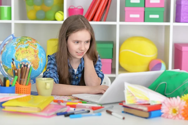 Dziewczyna Słodkie student w klasie — Zdjęcie stockowe