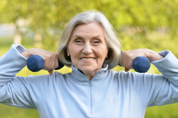 Mature woman with dumbbells — Stock Photo, Image