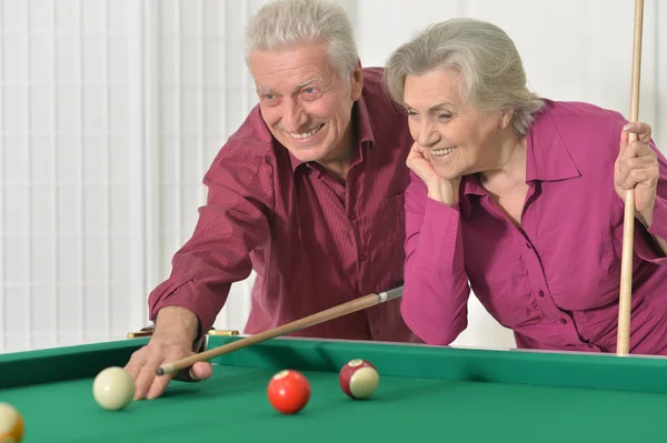 Old couple playing billiard — Stock Photo, Image