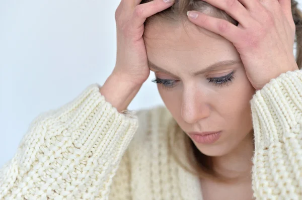 Zieke brunette vrouw — Stockfoto