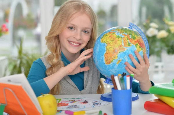 Estudante bonito menina na classe — Fotografia de Stock