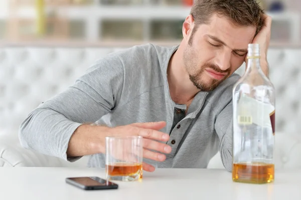 Man with whiskey in glass — Stock Photo, Image