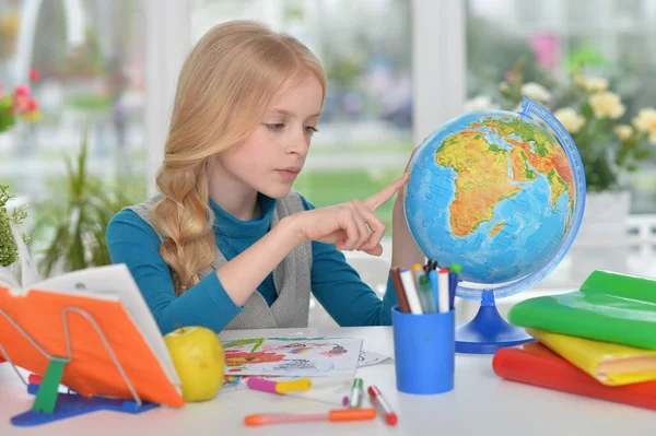 Estudante bonito menina na classe — Fotografia de Stock