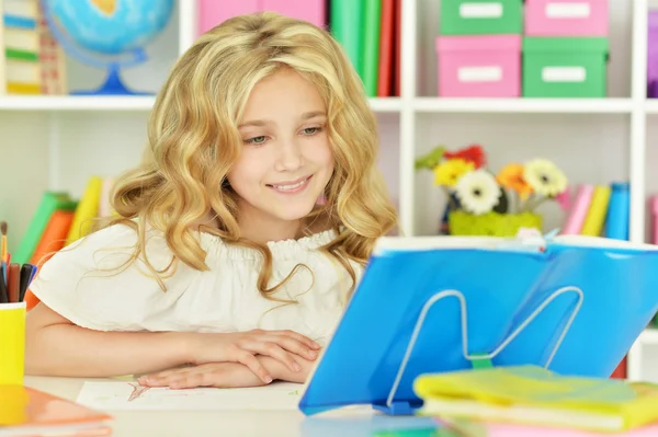 Student meisje met boeken — Stockfoto