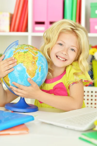 Student meisje met boeken en laptop — Stockfoto